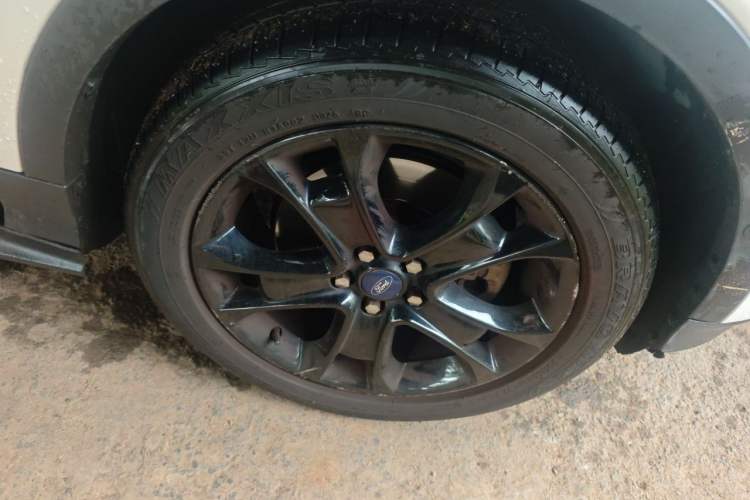 Used Ford Kuga 2015 2.0L GTDi Four-Wheel-Drive Sport Model Right Front Wheel Hub