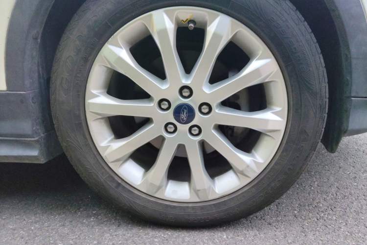 Used Ford Kuga 2015 1.5L GTDi Two-Wheel Drive Fashion Edition Right Front Wheel Hub