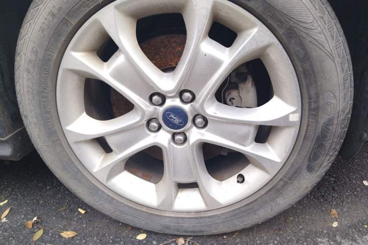 Used Ford Kuga 2015 2.0L GTDi Four-Wheel-Drive Sport Model Right Front Wheel Hub