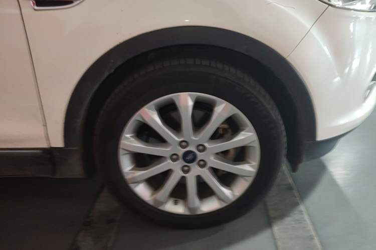 Used Ford Kuga 2015 2.0L GTDi Four-Wheel Drive Elite Model Right Front Wheel Hub