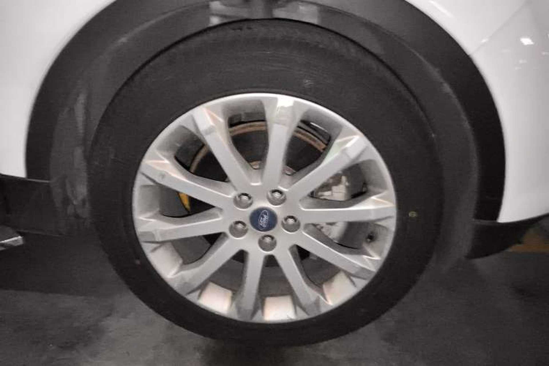 Used Ford Kuga 2015 2.0L GTDi Four-Wheel Drive Elite Model Right Front Wheel Hub