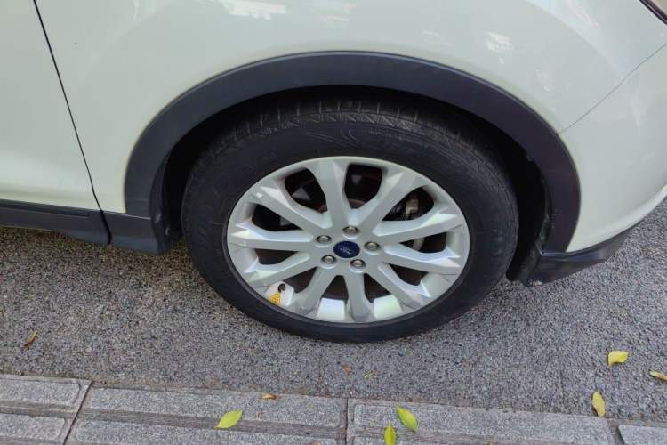 Used Ford Kuga 2015 1.5L GTDi Two-Wheel-Drive Comfort Model Right Front Wheel Hub