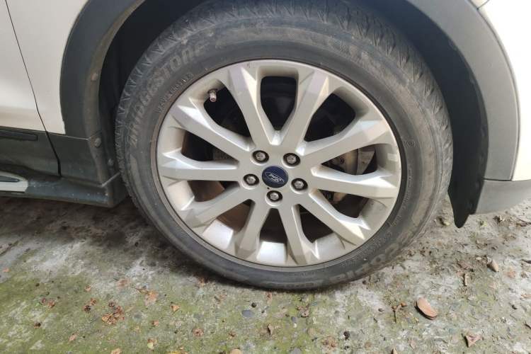 Used Ford Kuga 2015 1.5L GTDi Two-Wheel Drive Fashion Edition Right Front Wheel Hub
