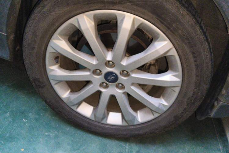 Used Ford Kuga 2015 1.5L GTDi Two-Wheel Drive Fashion Edition Right Front Wheel Hub