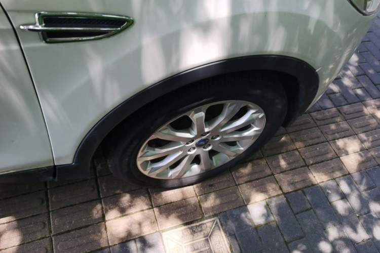 Used Ford Kuga 2015 1.5L GTDi Two-Wheel-Drive Comfort Model Right Front Wheel Hub