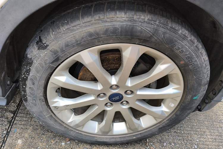 Used Ford Kuga 2015 1.5L GTDi Two-Wheel-Drive Comfort Model Right Front Wheel Hub