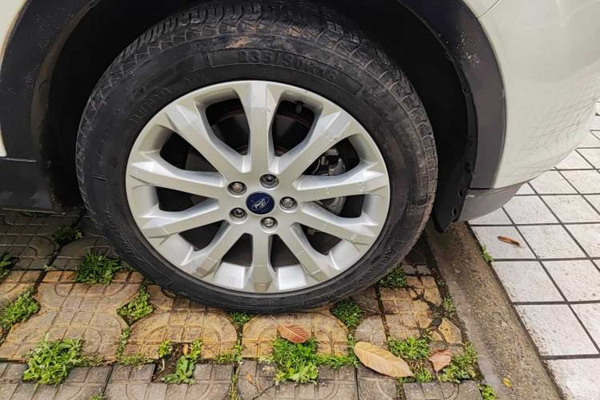 Used Ford Kuga 2015 2.0L GTDi Four-Wheel Drive Elite Model Right Front Wheel Hub