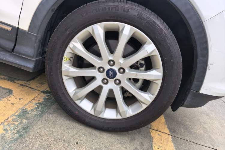 Used Ford Kuga 2015 1.5L GTDi Four-Wheel-Drive Elite Model Right Front Wheel Hub