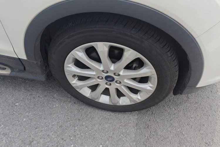 Used Ford Kuga 2015 1.5L GTDi Two-Wheel Drive Fashion Edition Right Front Wheel Hub