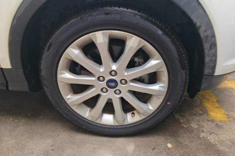 Used Ford Kuga 2015 2.0L GTDi Four-Wheel Drive Elite Model Right Front Wheel Hub
