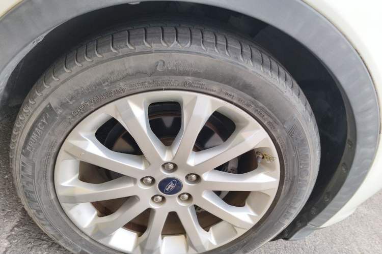 Used Ford Kuga 2015 1.5L GTDi Two-Wheel-Drive Comfort Model Right Front Wheel Hub