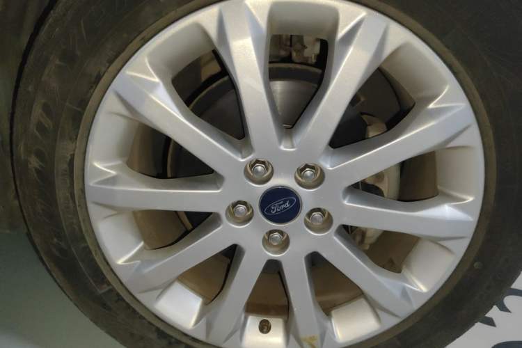 Used Ford Kuga 2015 1.5L GTDi Two-Wheel Drive Fashion Edition Right Front Wheel Hub