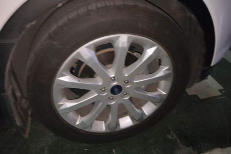 Used Ford Kuga 2015 1.5L GTDi Two-Wheel Drive Fashion Edition Right Front Wheel Hub