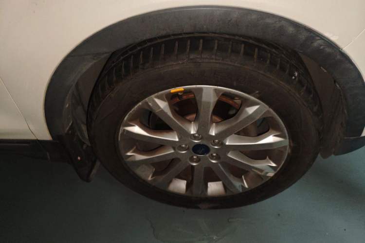 Used Ford Kuga 2015 1.5L GTDi Two-Wheel-Drive Comfort Model Right Front Wheel Hub