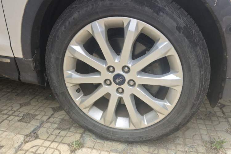 Used Ford Kuga 2015 2.0L GTDi Four-Wheel Drive Prestige Model Right Front Wheel Hub
