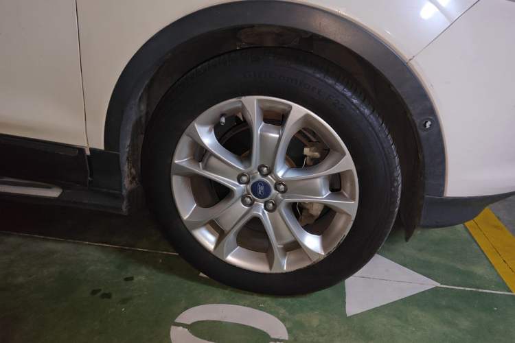 Used Ford Kuga 2015 2.0L GTDi Four-Wheel-Drive Sport Model Right Front Wheel Hub