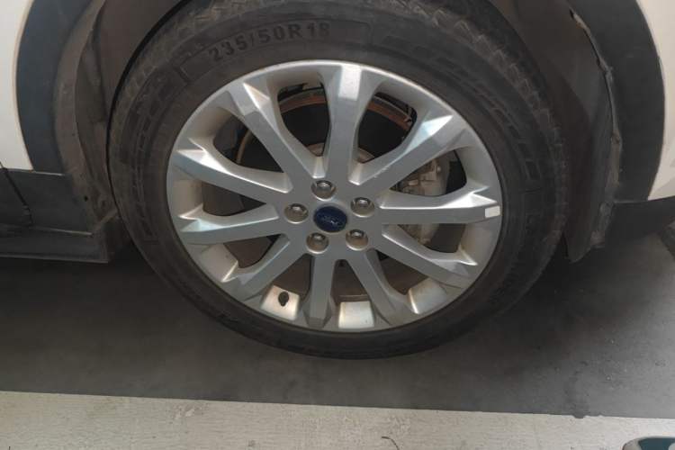 Used Ford Kuga 2015 1.5L GTDi Four-Wheel-Drive Elite Model Right Front Wheel Hub