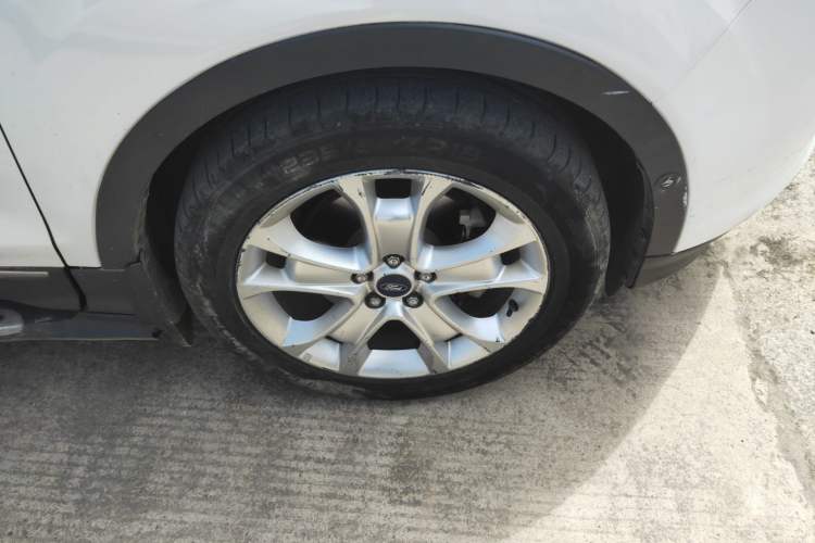 Used Ford Kuga 2015 2.0L GTDi Four-Wheel-Drive Sport Model Right Front Wheel Hub