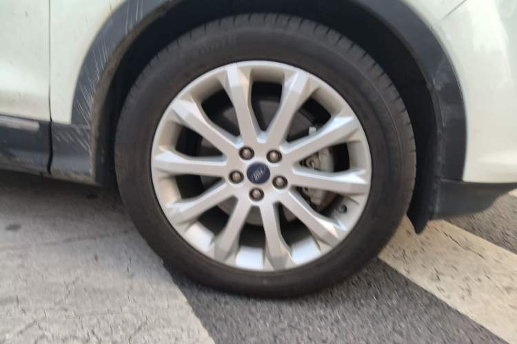 Used Ford Kuga 2015 2.0L GTDi Four-Wheel Drive Elite Model Right Front Wheel Hub
