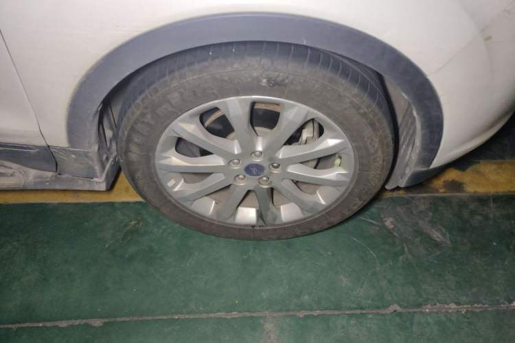 Used Ford Kuga 2015 1.5L GTDi Two-Wheel-Drive Comfort Model Right Front Wheel Hub