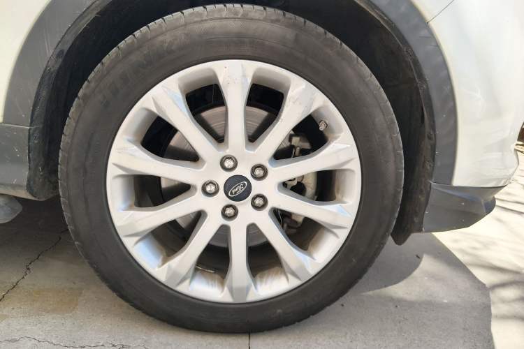 Used Ford Kuga 2015 1.5L GTDi Four-Wheel-Drive Elite Model Right Front Wheel Hub