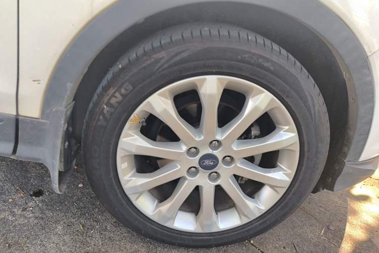 Used Ford Kuga 2015 1.5L GTDi Two-Wheel-Drive Comfort Model Right Front Wheel Hub