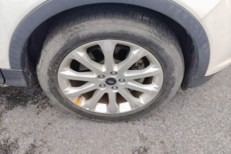 Used Ford Kuga 2015 1.5L GTDi Four-Wheel-Drive Elite Model Right Front Wheel Hub