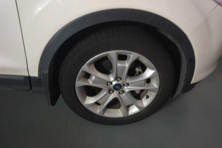 Used Ford Kuga 2015 2.0L GTDi Four-Wheel-Drive Sport Model Right Front Wheel Hub