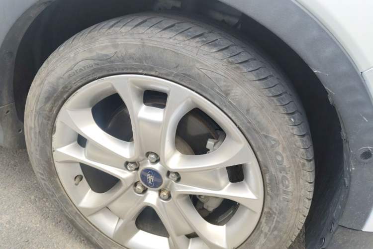 Used Ford Kuga 2015 2.0L GTDi Four-Wheel-Drive Sport Model Right Front Wheel Hub