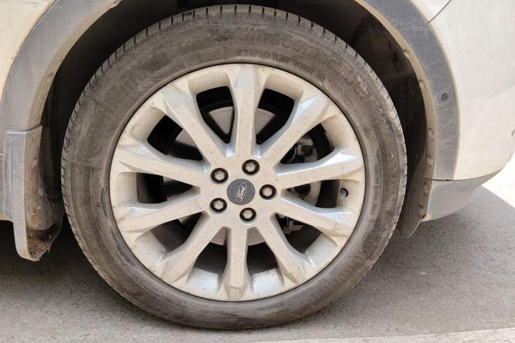 Used Ford Kuga 2015 2.0L GTDi Four-Wheel Drive Prestige Model Right Front Wheel Hub