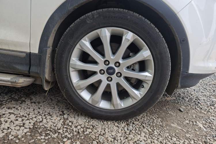 Used Ford Kuga 2015 2.0L GTDi Four-Wheel-Drive Sport Model Right Front Wheel Hub