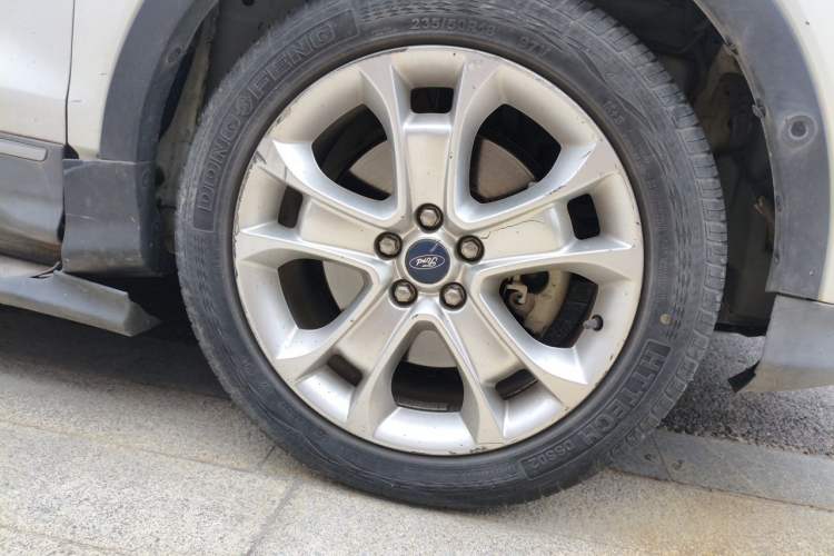Used Ford Kuga 2015 2.0L GTDi Four-Wheel-Drive Sport Model Right Front Wheel Hub