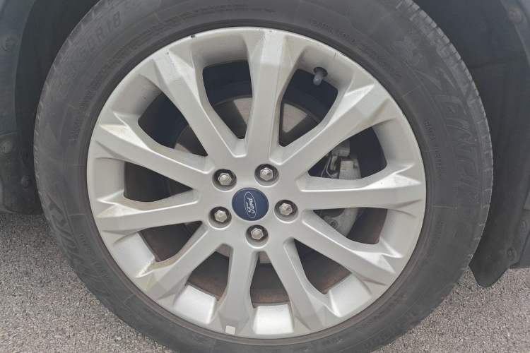 Used Ford Kuga 2015 1.5L GTDi Two-Wheel Drive Fashion Edition Right Front Wheel Hub