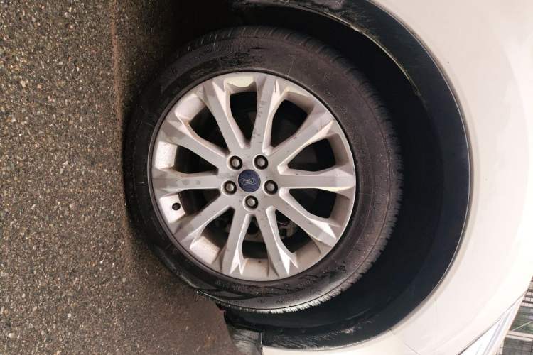 Used Ford Kuga 2015 1.5L GTDi Two-Wheel Drive Fashion Edition Right Front Wheel Hub