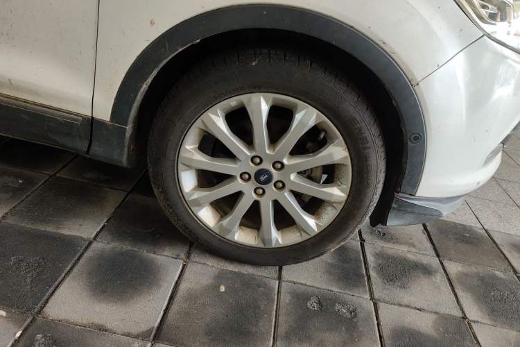 Used Ford Kuga 2015 2.0L GTDi Four-Wheel Drive Prestige Model Right Front Wheel Hub