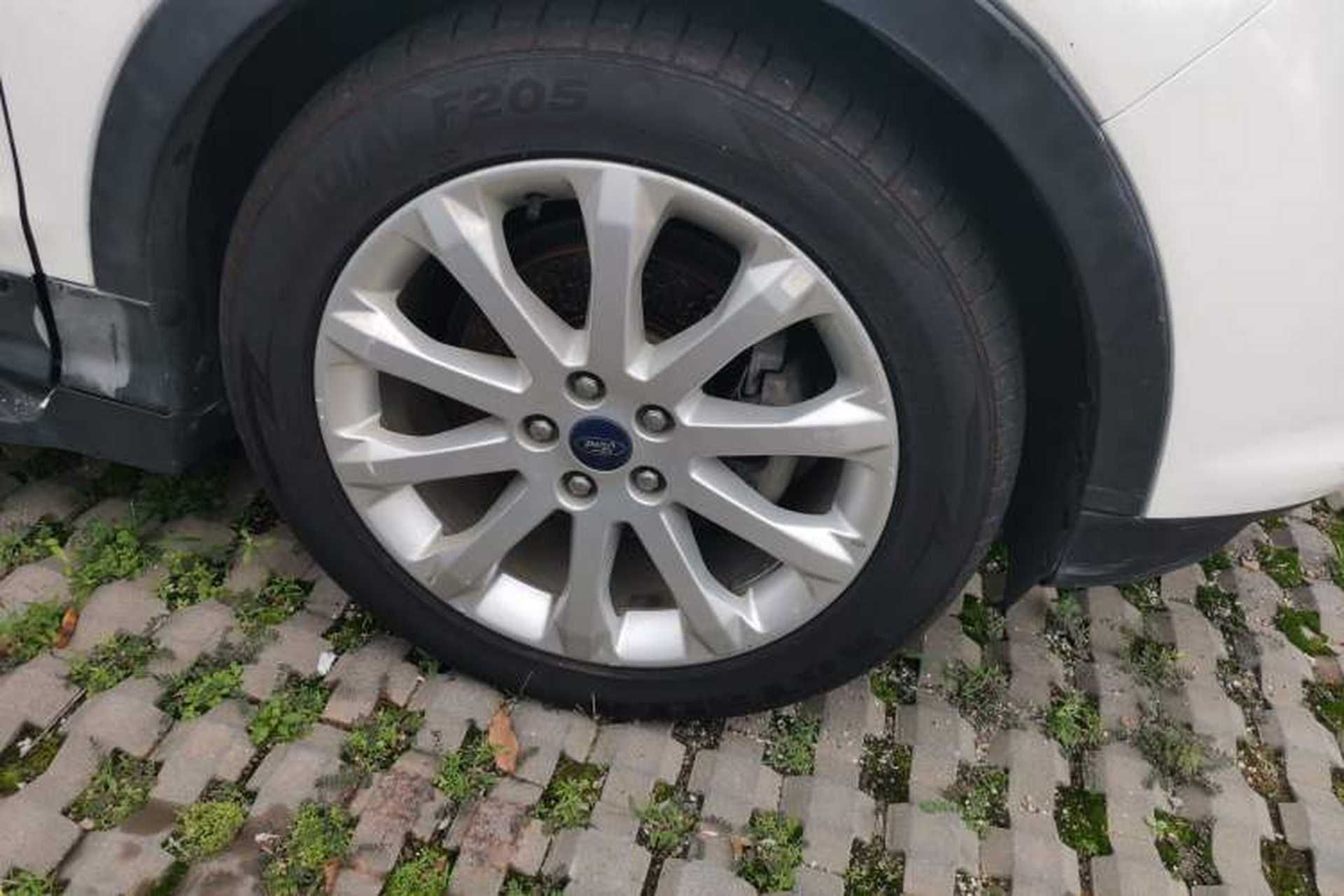 Used Ford Kuga 2015 1.5L GTDi Two-Wheel Drive Fashion Edition Right Front Wheel Hub
