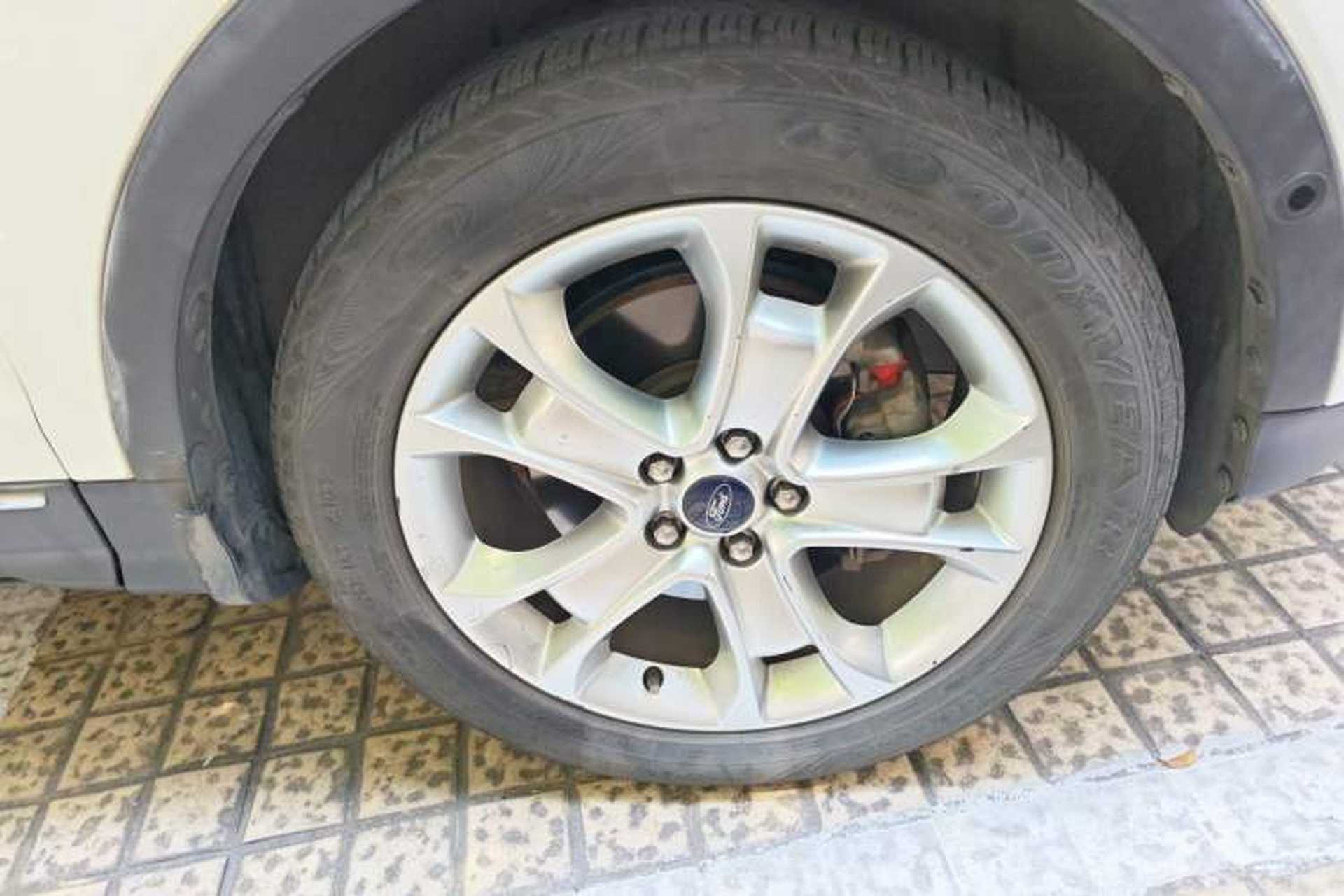 Used Ford Kuga 2015 2.0L GTDi Four-Wheel-Drive Sport Model Right Front Wheel Hub