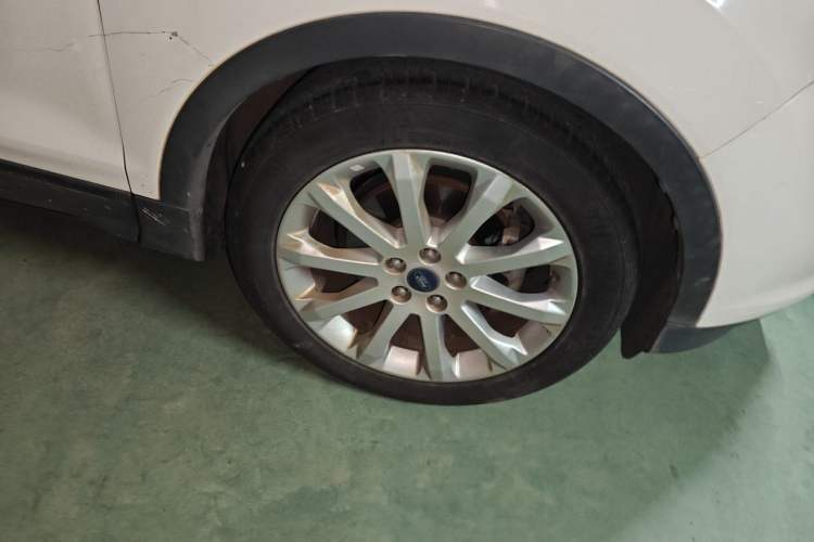 Used Ford Kuga 2015 1.5L GTDi Two-Wheel Drive Fashion Edition Right Front Wheel Hub