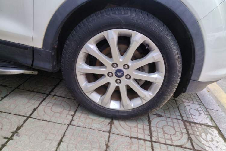 Used Ford Kuga 2015 1.5L GTDi Two-Wheel Drive Fashion Edition Right Front Wheel Hub