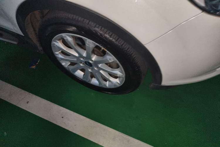 Used Ford Kuga 2015 2.0L GTDi Four-Wheel Drive Elite Model Right Front Wheel Hub