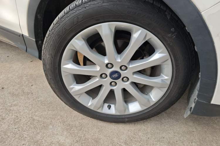 Used Ford Kuga 2015 1.5L GTDi Two-Wheel Drive Fashion Edition Right Front Wheel Hub