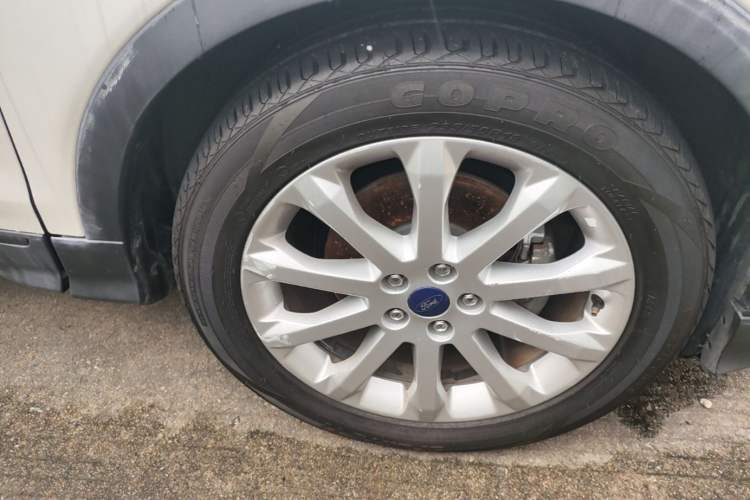 Used Ford Kuga 2015 1.5L GTDi Two-Wheel-Drive Comfort Model Right Front Wheel Hub