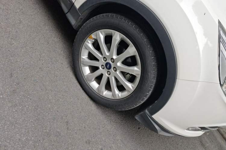 Used Ford Kuga 2015 1.5L GTDi Two-Wheel Drive Fashion Edition Right Front Wheel Hub