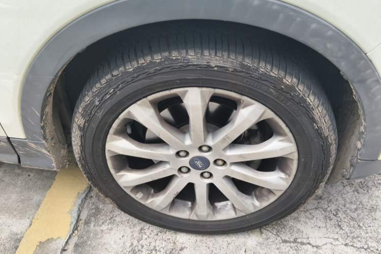 Used Ford Kuga 2015 2.0L GTDi Four-Wheel Drive Elite Model Right Front Wheel Hub