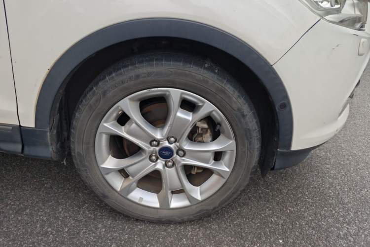 Used Ford Kuga 2015 2.0L GTDi Four-Wheel-Drive Sport Model Right Front Wheel Hub