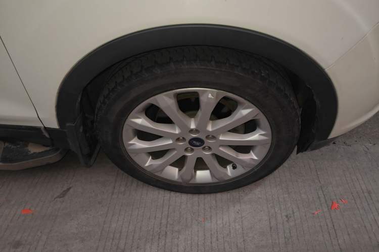 Used Ford Kuga 2015 1.5L GTDi Two-Wheel-Drive Comfort Model Right Front Wheel Hub