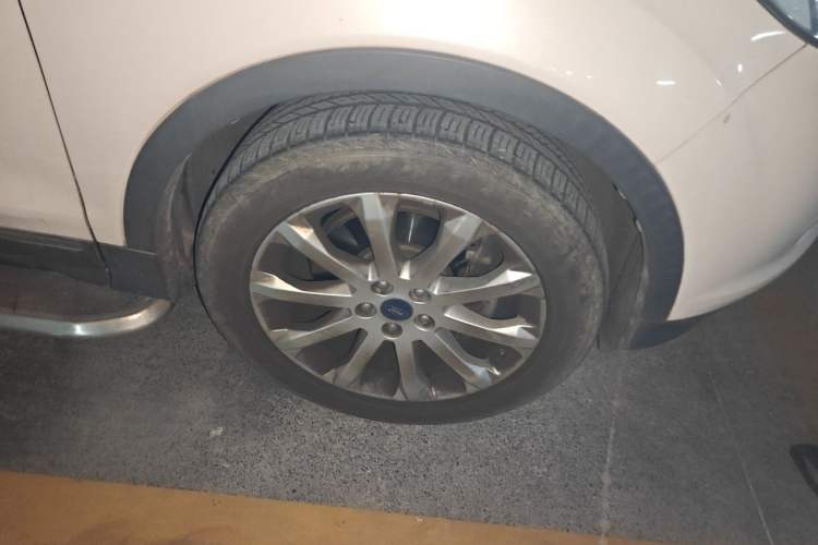 Used Ford Kuga 2015 1.5L GTDi Four-Wheel-Drive Elite Model Right Front Wheel Hub