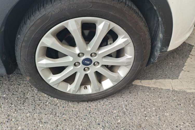 Used Ford Kuga 2015 1.5L GTDi Two-Wheel-Drive Comfort Model Right Front Wheel Hub