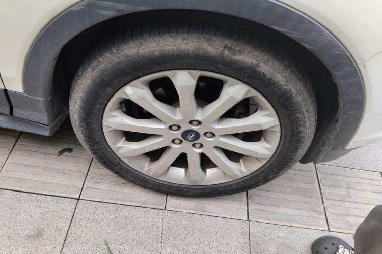 Used Ford Kuga 2015 1.5L GTDi Two-Wheel-Drive Comfort Model Right Front Wheel Hub