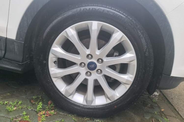 Used Ford Kuga 2015 1.5L GTDi Two-Wheel Drive Fashion Edition Right Front Wheel Hub